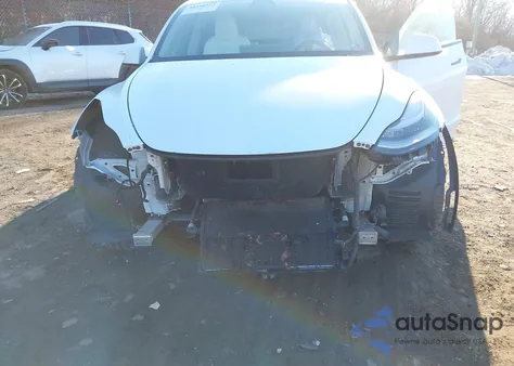 2021 Tesla Model Y Long Range Dual Motor All-Wheel Drive z USA, uszkodzony, nr VIN 5YJYGDEE1MF079521